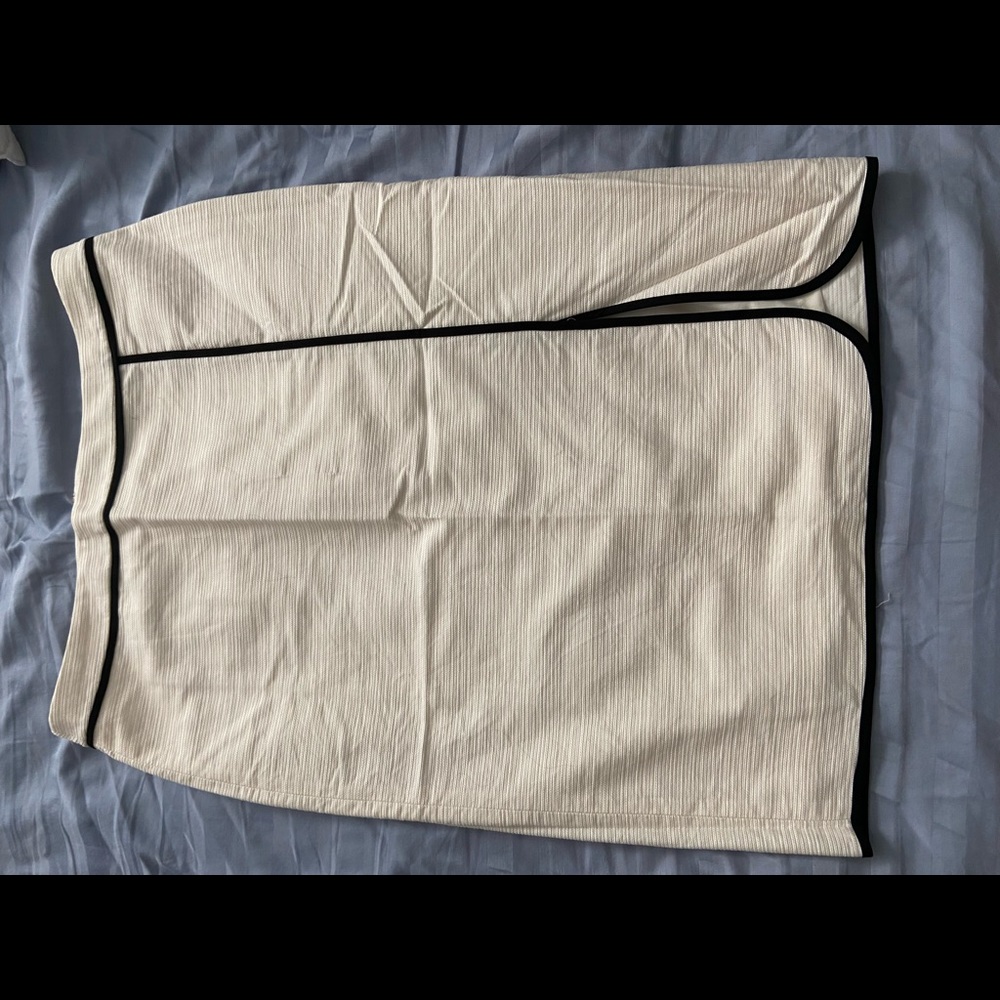 Ann Taylor white and black pencil skirt